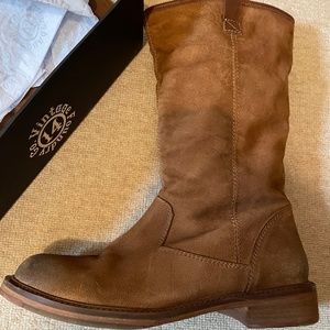 Brand NWT/In Box Sueded Leather Classic Boots